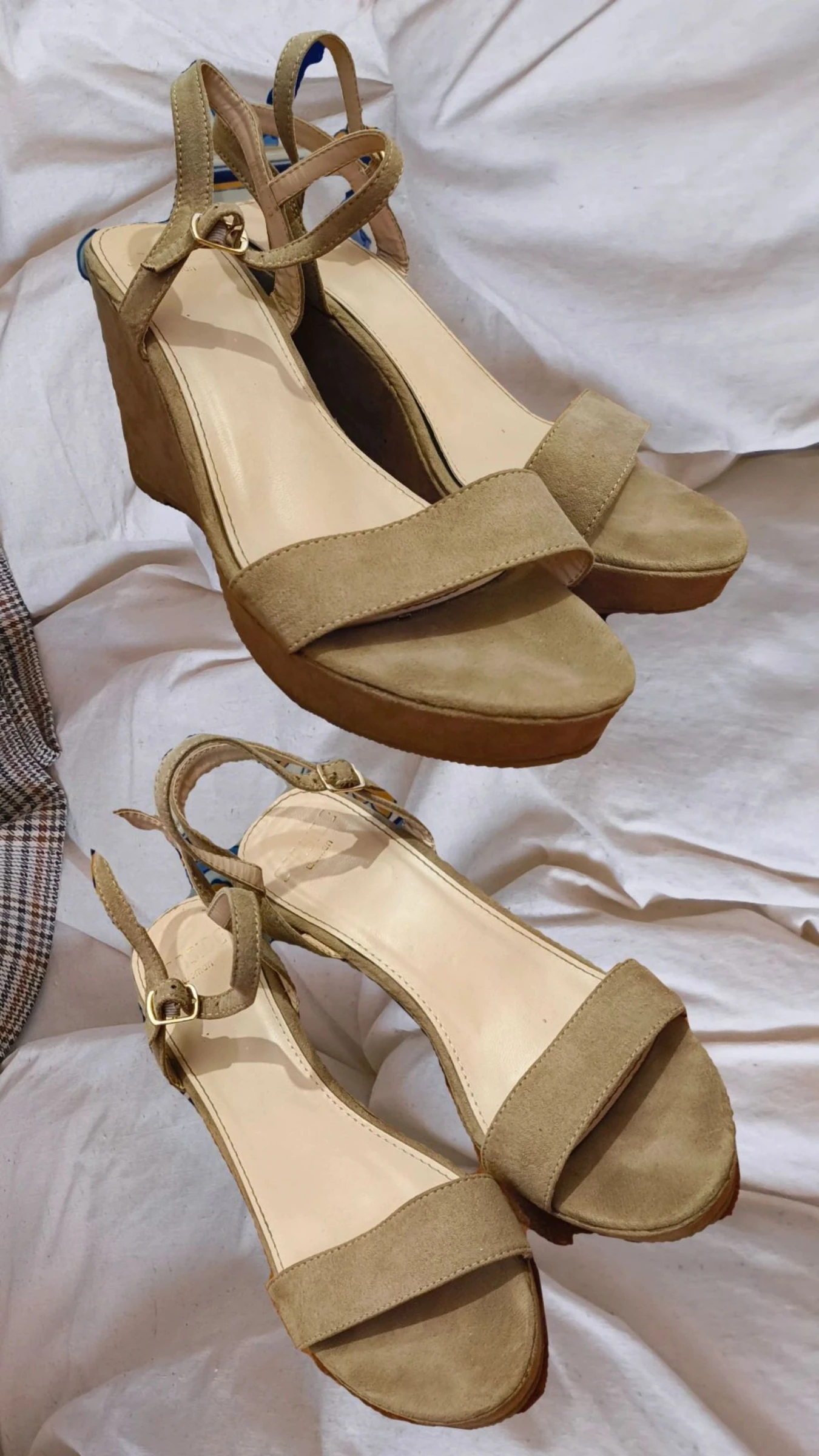 Sapatos de salto bejes